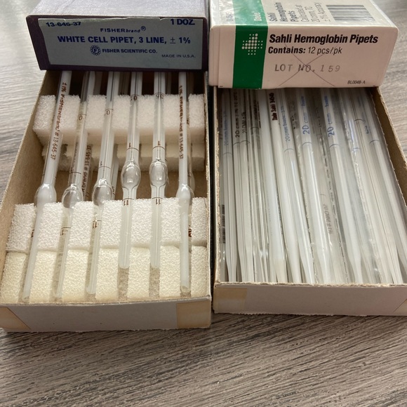 Lab Glass Pipettes - 4 boxes decor - Picture 4 of 4